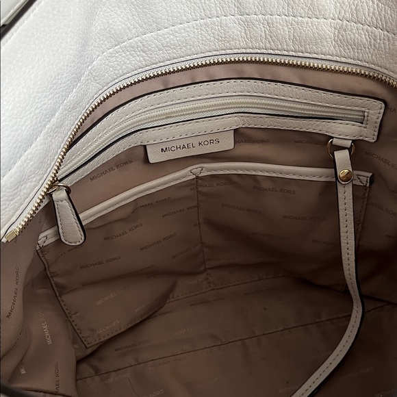 MICHAEL MICHAEL KORS
Evie White Large Pebbled Leather Shoulder Hobo Bag Gold - Picture 12 of 16